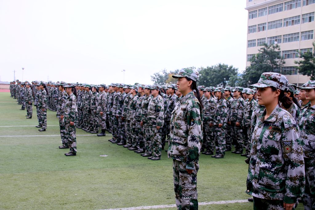 1537329903.jpg 开学典礼暨军训总结表彰大会5.jpg