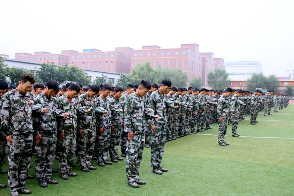 1537330065.jpg 开学典礼暨军训总结表彰大会4.jpg