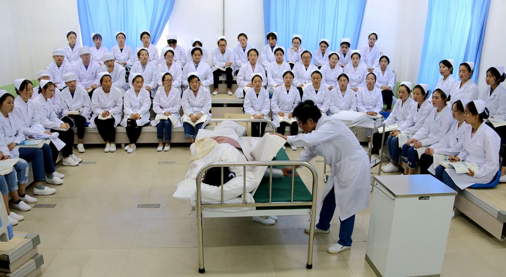 1541750877.jpg ballBET贝博BB艾弗森开展实践教学观摩活动2.jpg