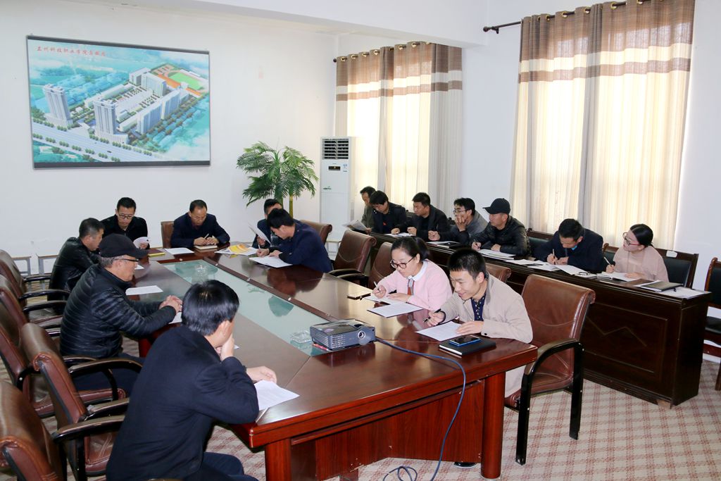 1542703249.jpg 学院组织党员干部学习《中国共产党纪律处分条例》.jpg