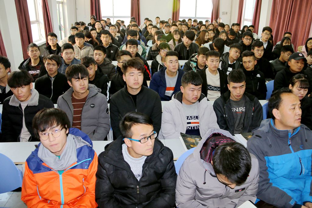 1544582663.jpg ballBET贝博BB艾弗森举行与吉利集团校企合作订单班宣讲会2.jpg