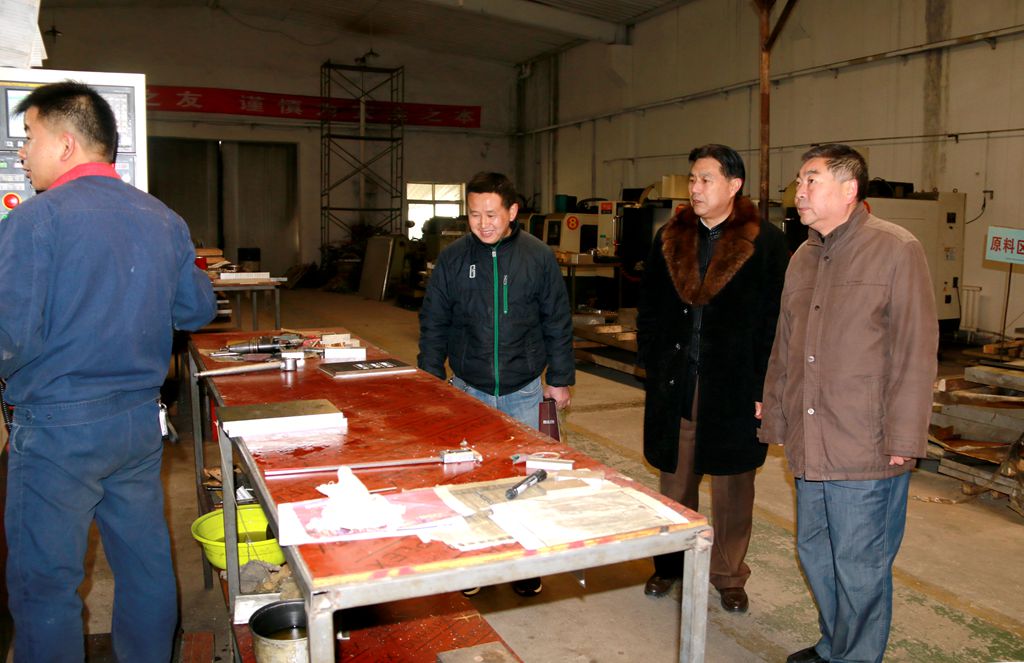 1548650326.jpg ballBET贝博BB艾弗森领导慰问在岗教职工督查安全工作1.jpg