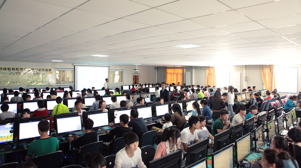 1605708546.jpg 经济管理系实习实训_副本.jpg